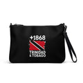 Sac à main pochette noire Trinidad & Tobago +1868 avec drapeau trinidadien floqué effet éclaboussure de peinture - vue de face - Indicatif Fier