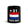 Mug Pays Bas +31 noir vue de face, drapeau des Pays-Bas et indicatif +31