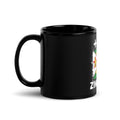 Mug Zimbabwe +263 - Noir avec drapeau floqué effet éclaboussure de peinture - vue anse à gauche - Indicatif Fier (11 oz)