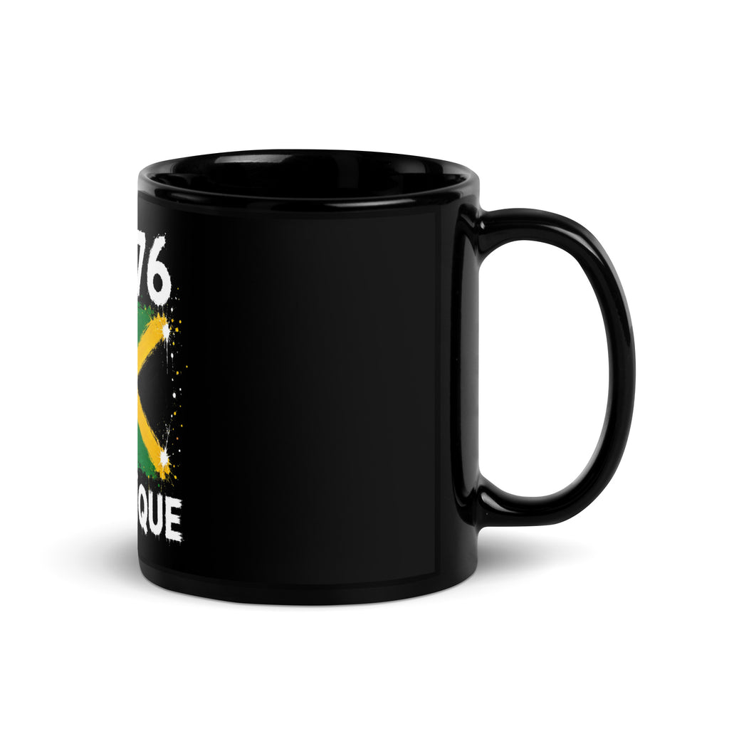 Mug Jamaïque +1876 - Noir avec drapeau floqué effet éclaboussure de peinture - vue anse à droite - Indicatif Fier