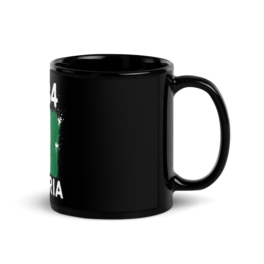 Mug Nigeria +234 - Noir avec drapeau floqué effet éclaboussure de peinture - vue anse à droite - Indicatif Fier