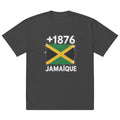 T-shirt Oversize noir délavé Jamaïque +1876 avec drapeau jamaïcain floqué effet éclaboussure de peinture - vue de face - Indicatif Fier