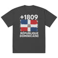 T-shirt oversize noir délavé République Dominicaine +1809 avec drapeau dominicain floqué effet éclaboussure de peinture - vue de face - Indicatif Fier