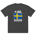 T-shirt Oversize Suède +46 - Noir, design drapeau suédois, vue de face - Indicatif Fier