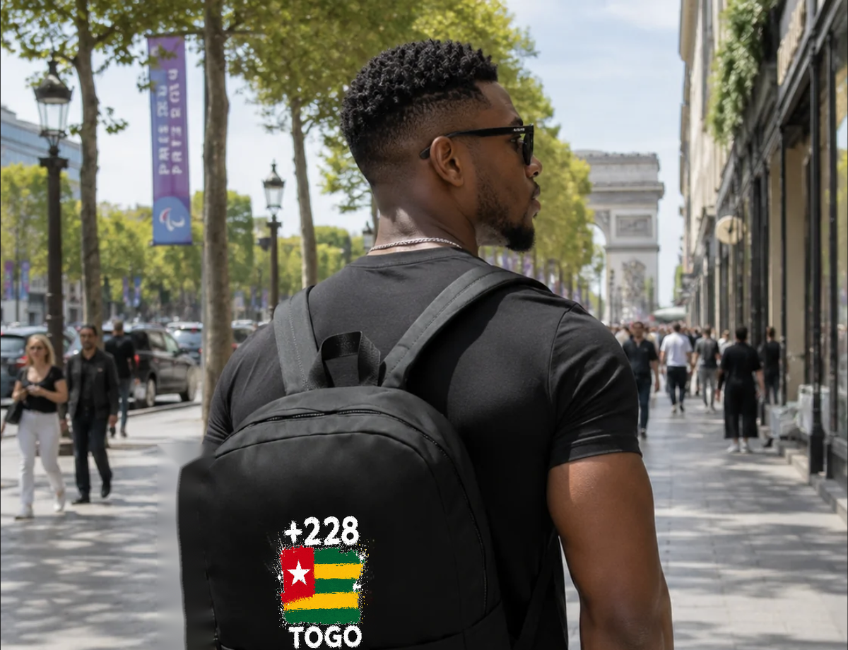 Sac à Dos Togo +228 - Noir avec drapeau floqué effet éclaboussure de peinture - vue détaillée - Indicatif Fier