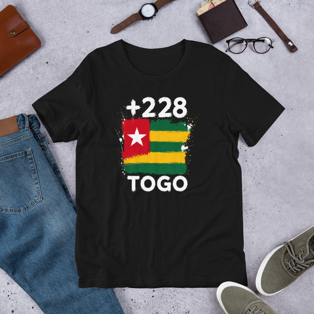T-shirt Togo +228 - Noir avec drapeau floqué effet éclaboussure de peinture - vue de face - Indicatif Fier