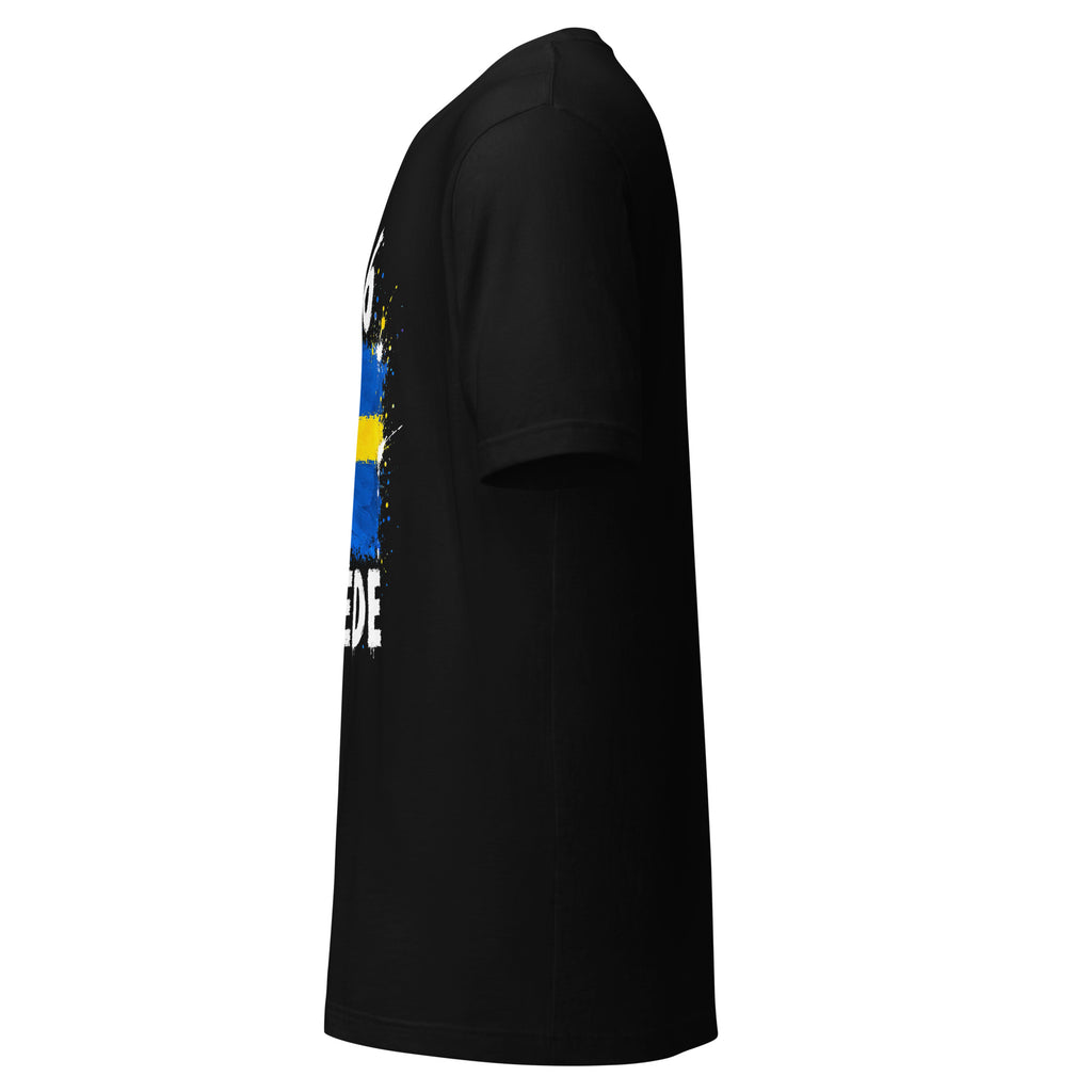 T-shirt Suède - Noir avec drapeau floqué effet éclaboussure de peinture - vue de profil gauche - Indicatif Fier